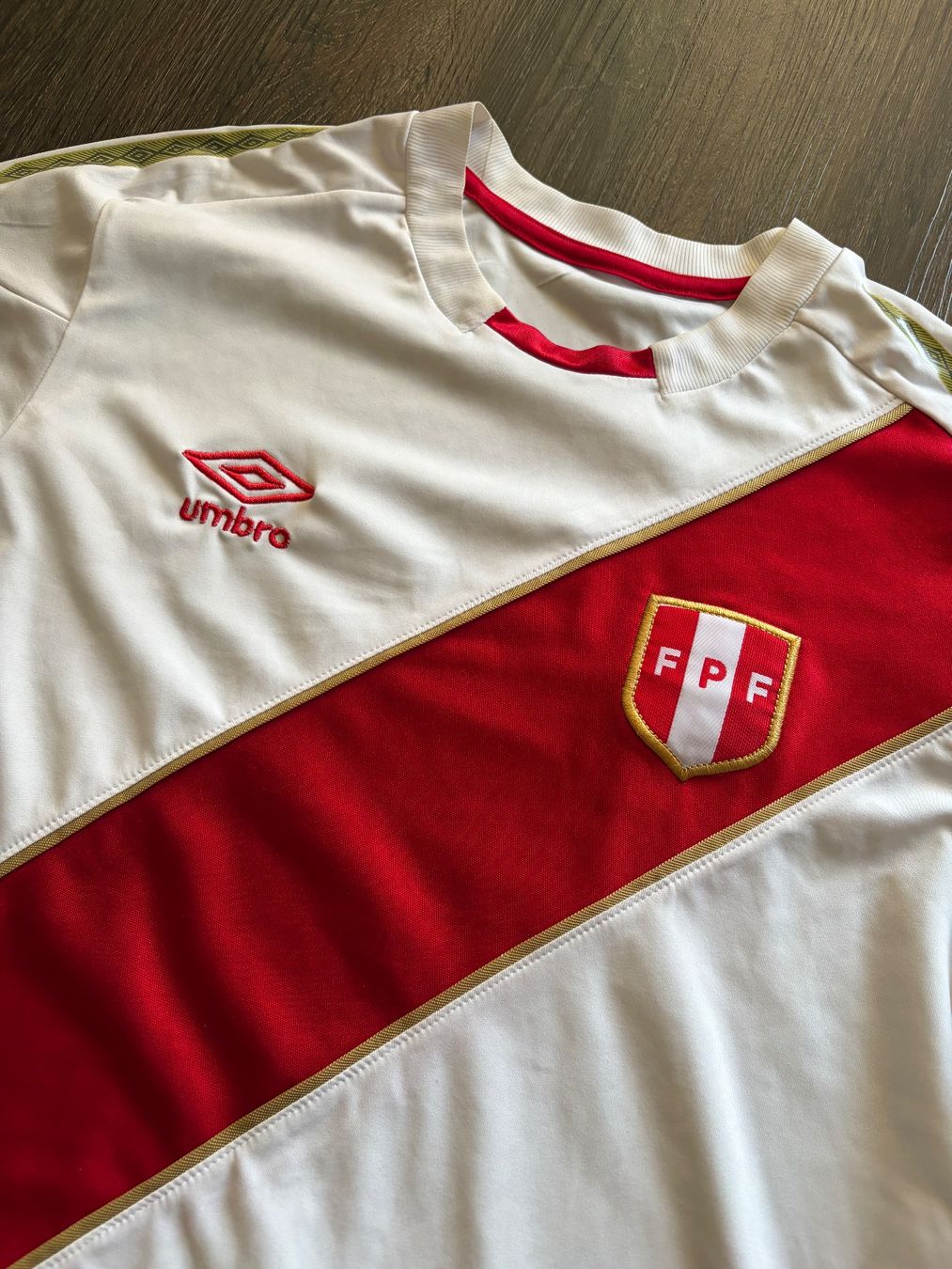 Canottiere & Pantaloni: Peru Trikot – Usato da Muttenz venduto da bargain_hunter 1