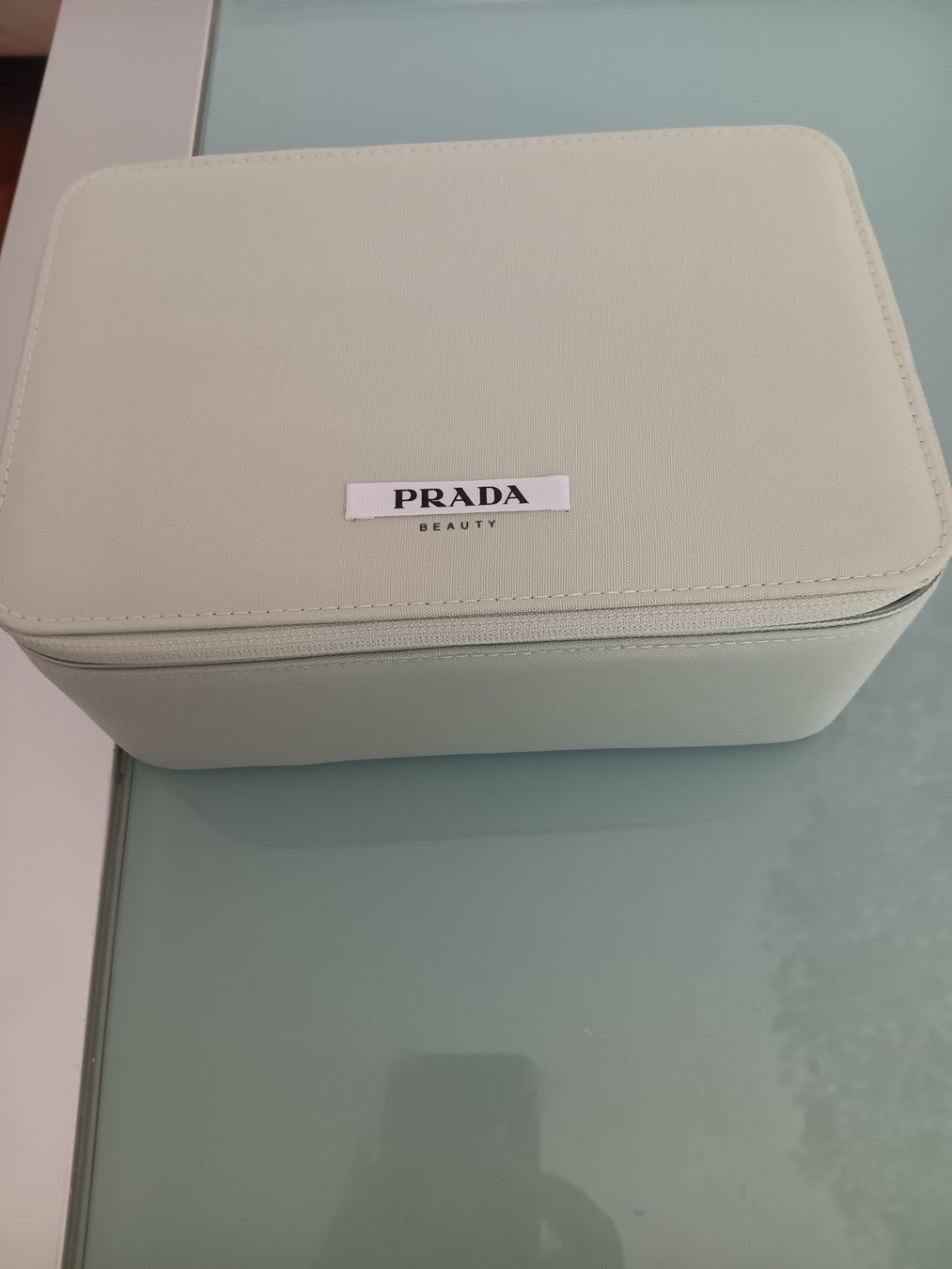 Prada Kosmetikkoffer: Prada Neu Original Schmikbox Neu Verpackt unbenutzt – Neu und originalverpackt aus Chur von ski_s6yt