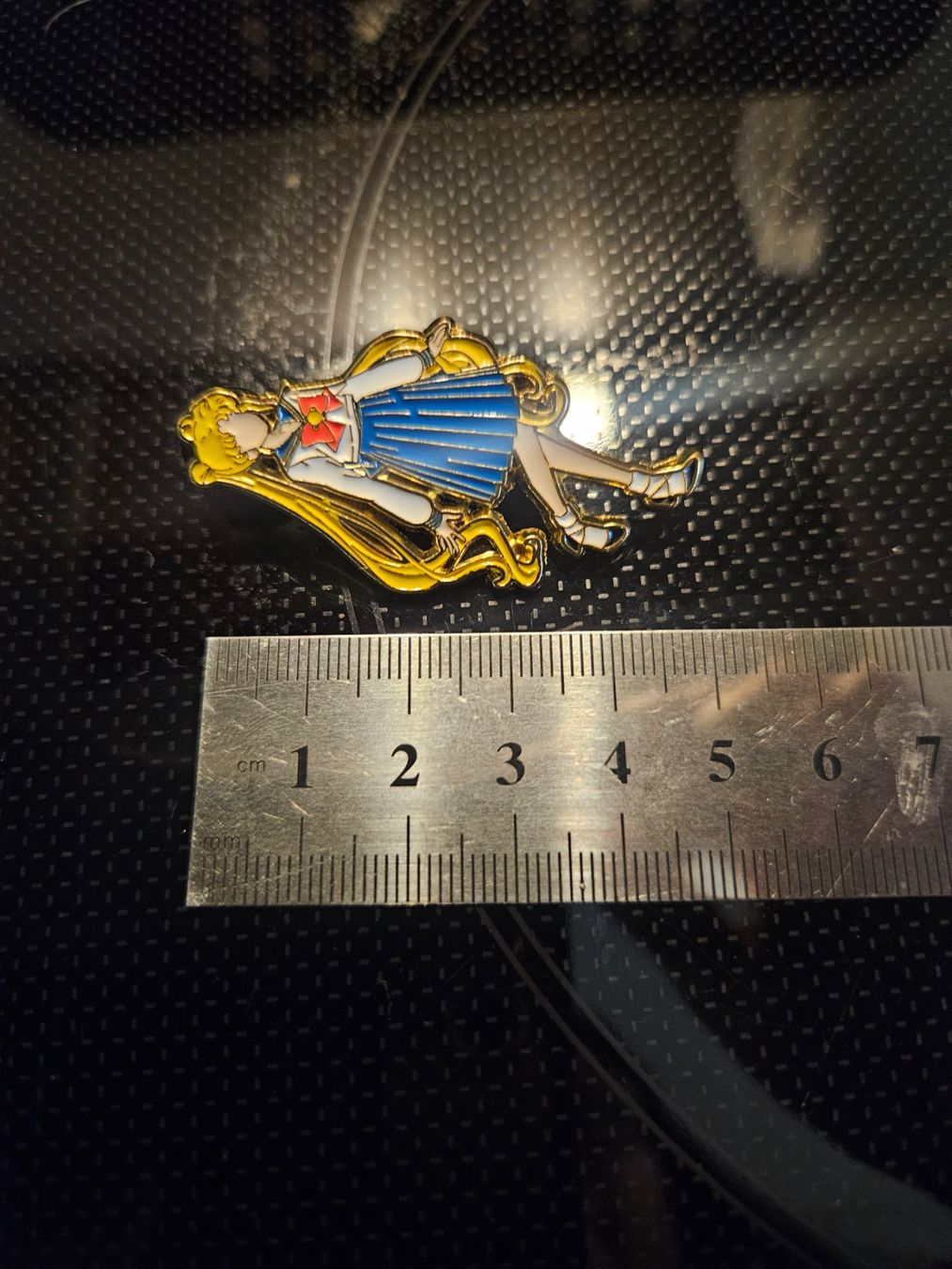 Placchette & Badge: Sailor Moon - Pin Badge Anstecker – Usato da Luzern venduto da Lucan_Valerius