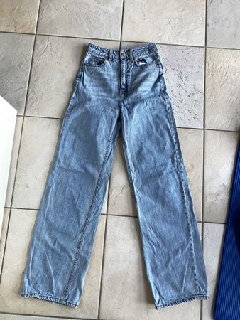 High waist wide leg jeans, relaxed 