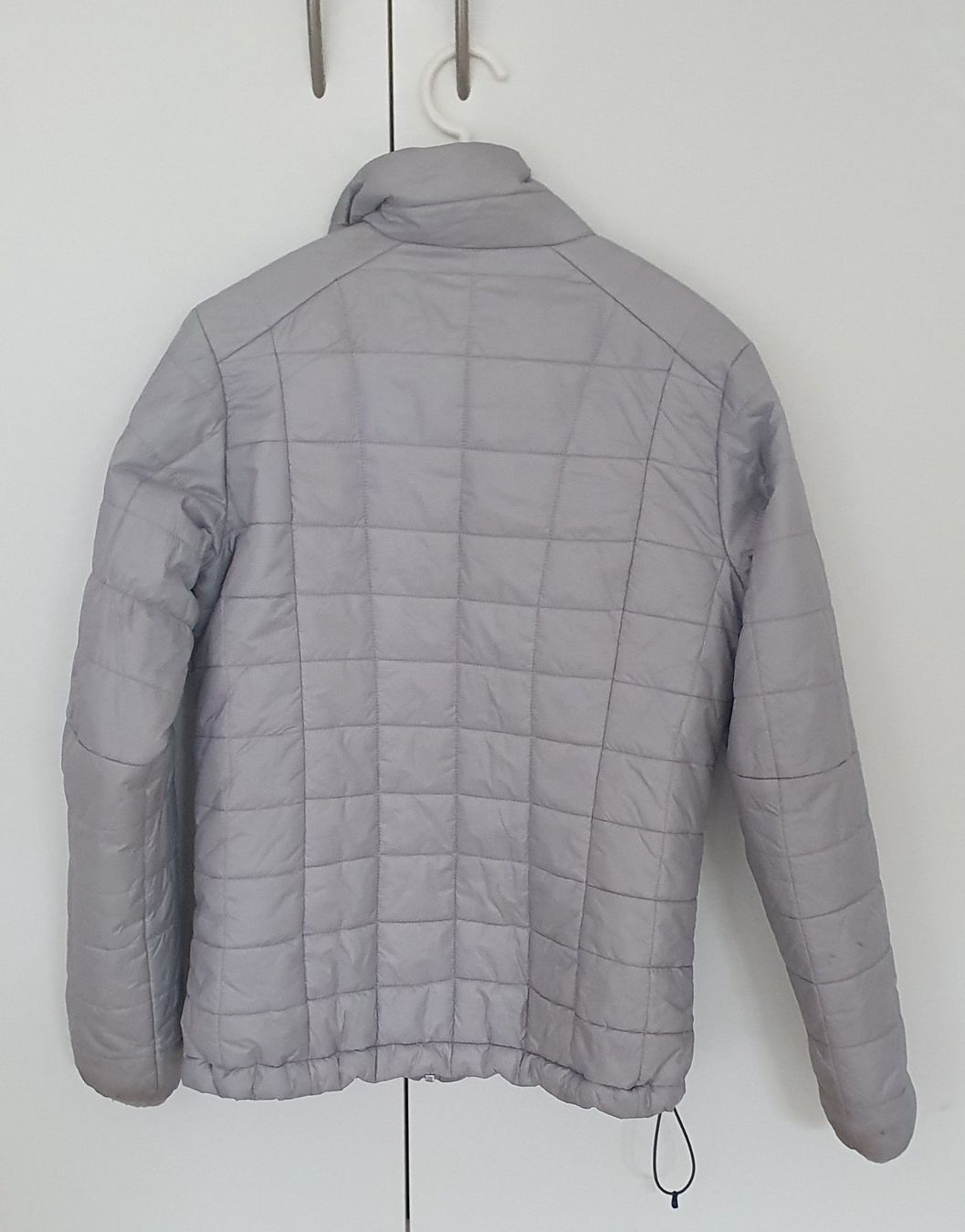 Jacken: Damen Daunenjacke, grau/silber, M, 170cm – Gebraucht aus Baar von Biga3 1
