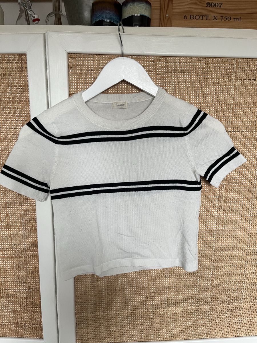 Brandy Melville T-Shirts: Kurzes Brandy Melville tshirt – Gebraucht aus Zürich von lou_q5l7