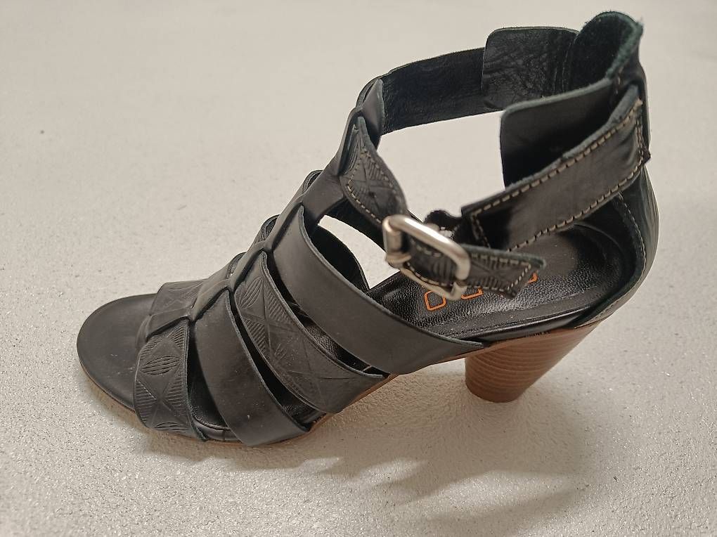 Chaussures femmes:  Sandalen Gino Gr. 36 – D'occasion à Gerolfingen par elzwa 1