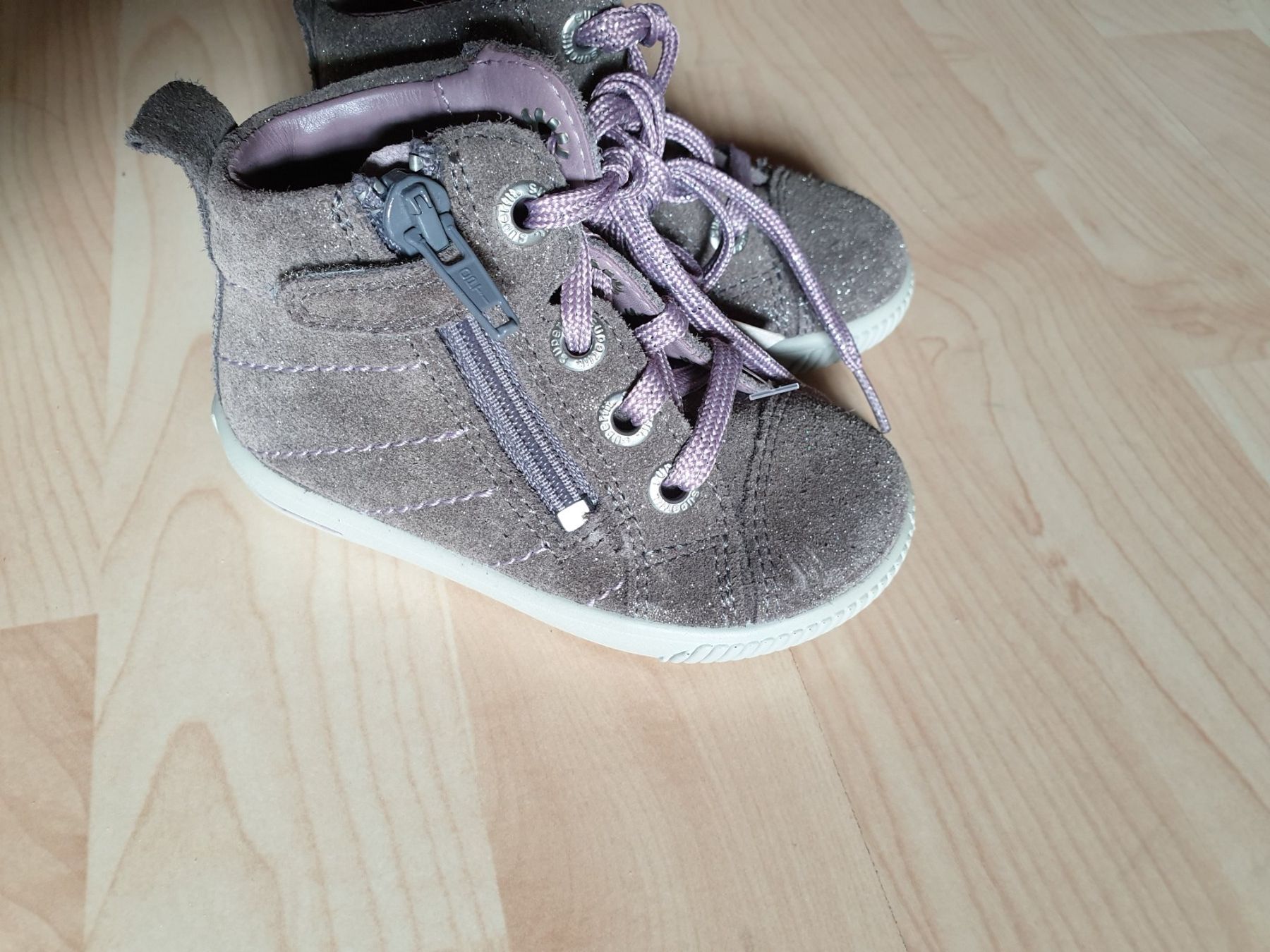Superfit Chaussures filles: Superfit Schuhe grösse 20 – Neuf avec emballage d'origine à Reutigen par Easy0807