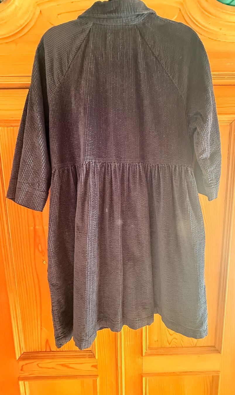 Vestiti: Cord Kleid – Usato da Mastrils venduto da Laura8sevilla 1