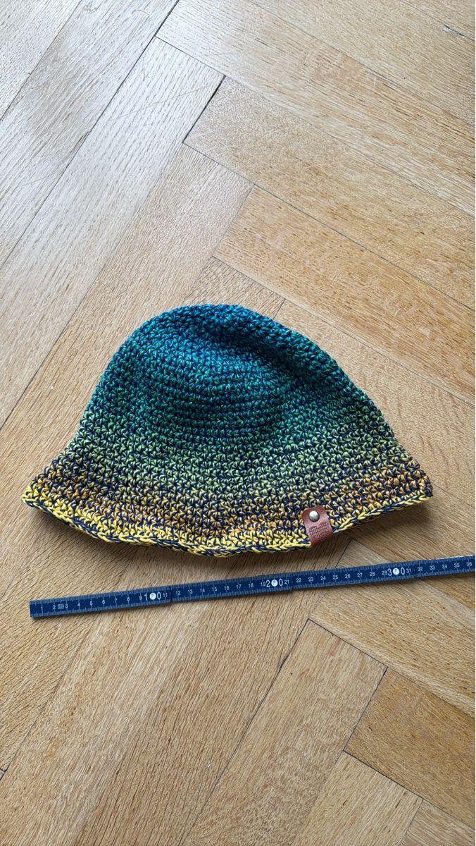 Chapeaux, bonnets & casquettes: Unique Handmade Knitted Bucket Hat / Fischerhut – Neuf (Voir description) à Zürich par gi_ner