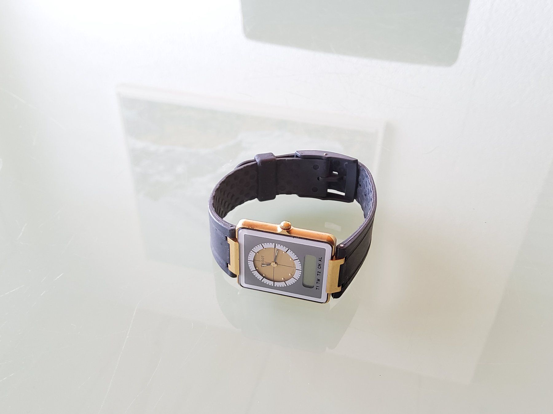 Tissot Montres: Montre bracelet Tissot Twotimer  – Défectueux à Malleray par Broc-Mo