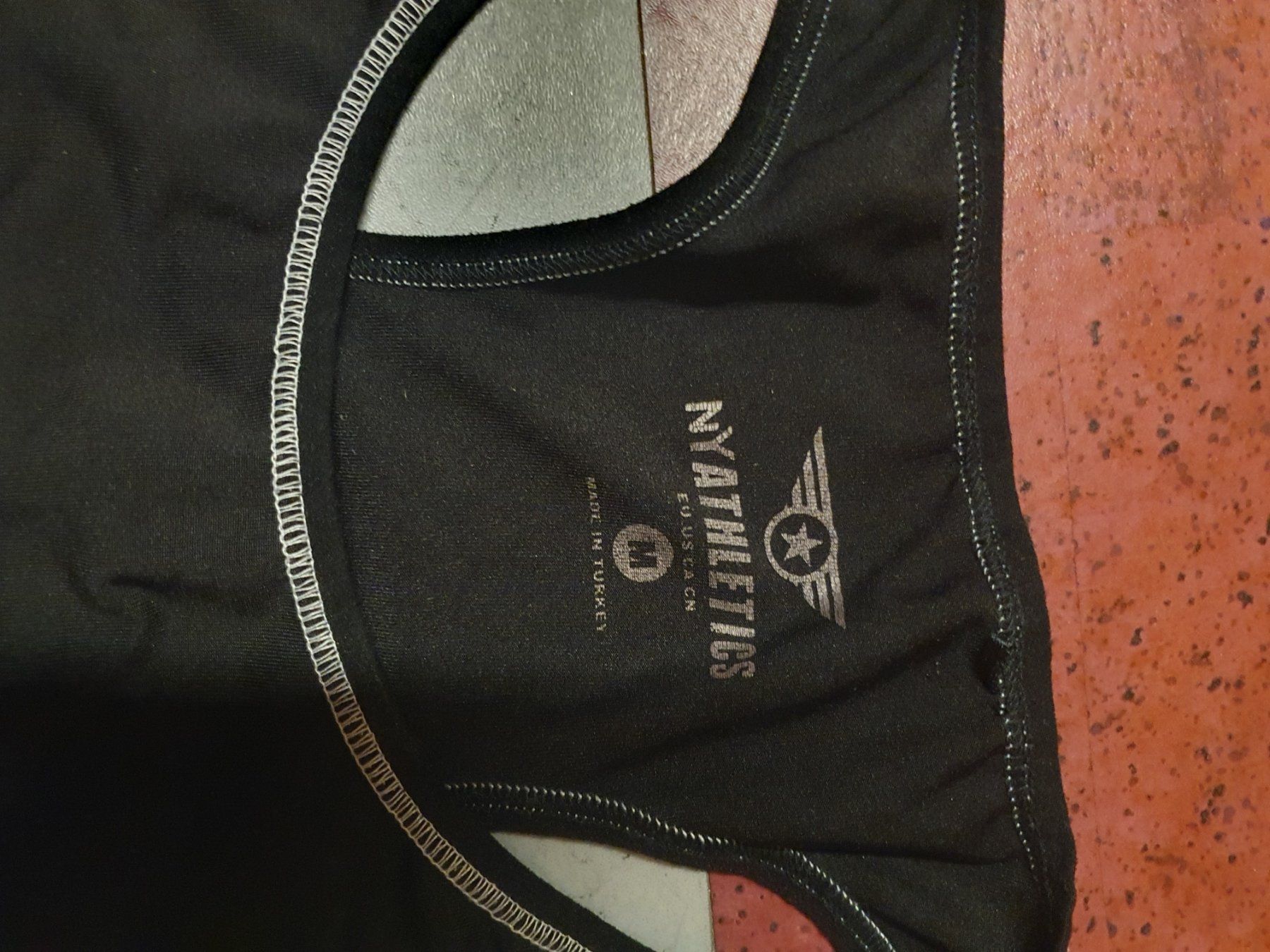 Tops: Fitness T-Shirt/ Top – Gebraucht aus Moosseedorf von Sonnenschein.. 1