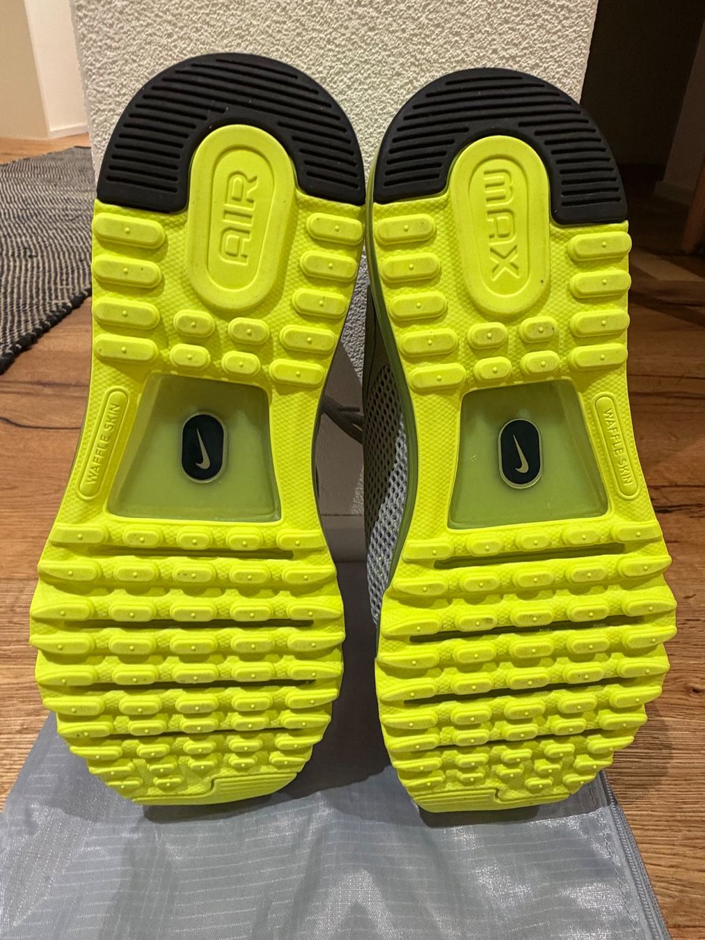 Nike Scarpe da uomo: Nike Air Max Wolf Grey / Volt / Black – Usato da Arni AG venduto da Hrit 3
