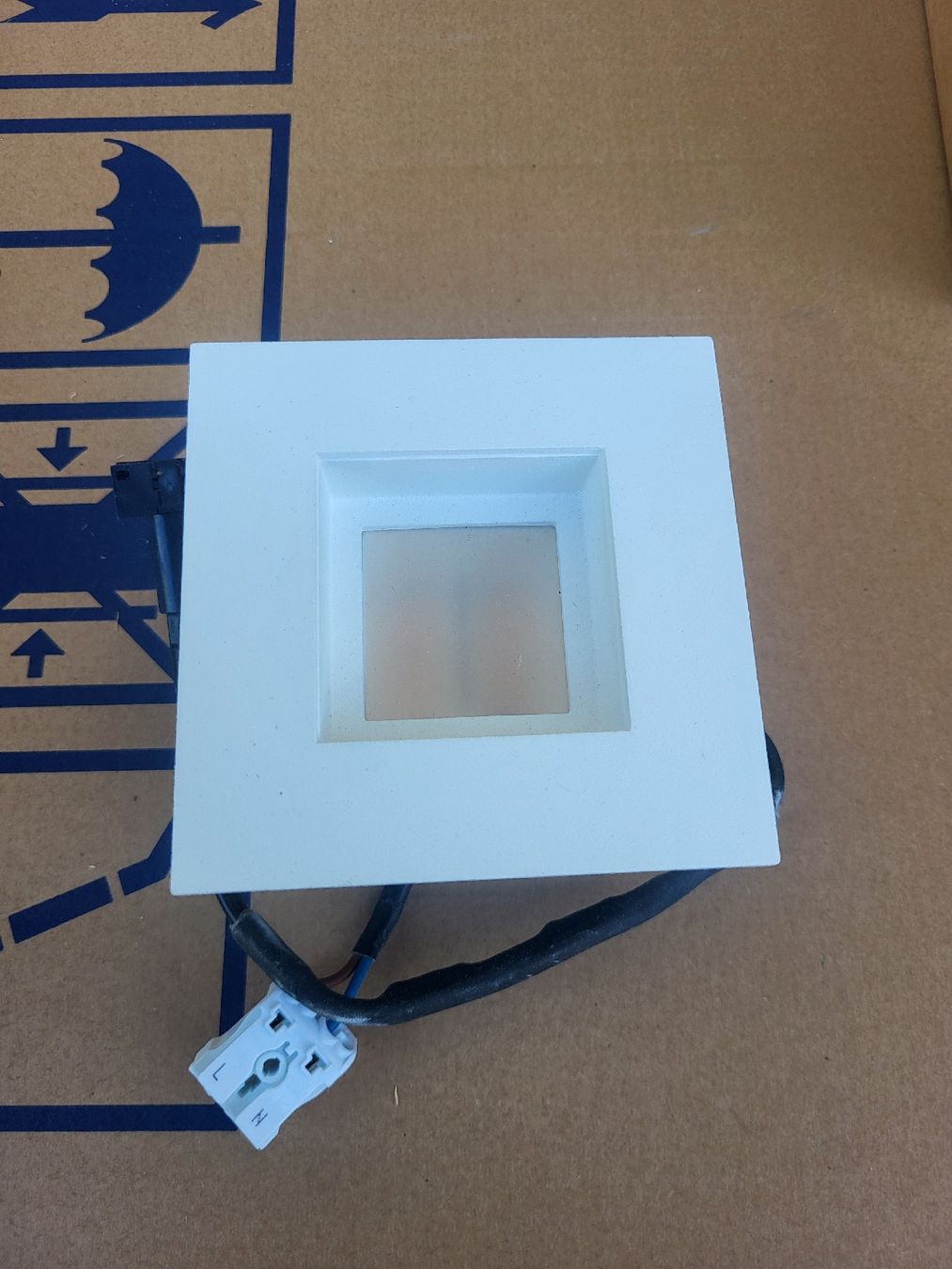 Lampes: ILLUXTRON FABIO 75 MLM CS WHITE 16W 2700K  Led – Neuf (Voir description) à Reichenburg par Alles0 1