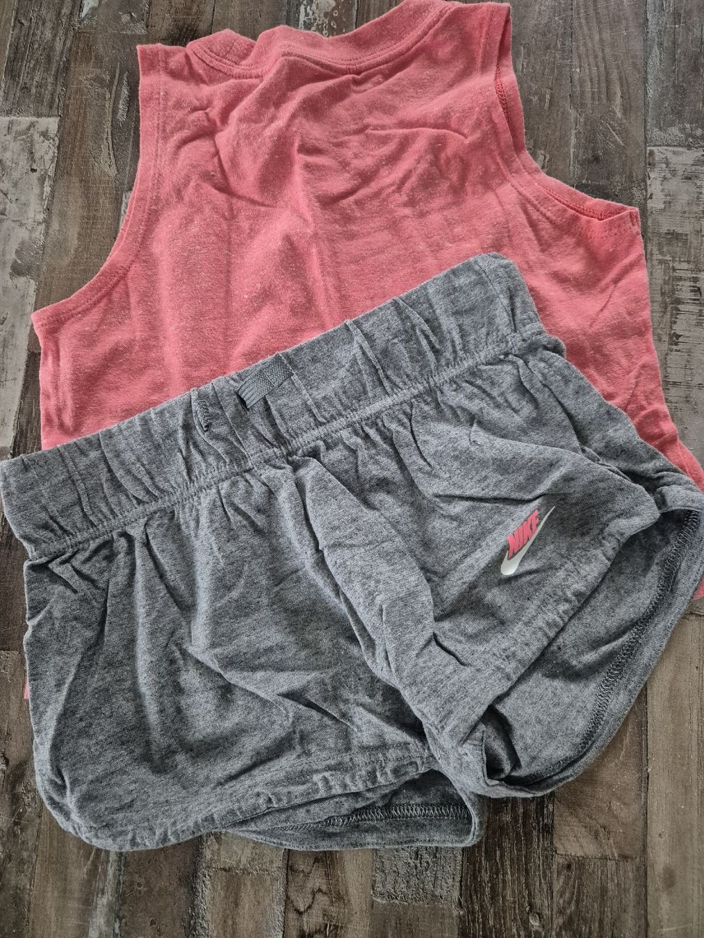 Nike Camicette, T-shirt & Top: Nike 6-8 jährige  – Usato da Balsthal venduto da Cunny 1