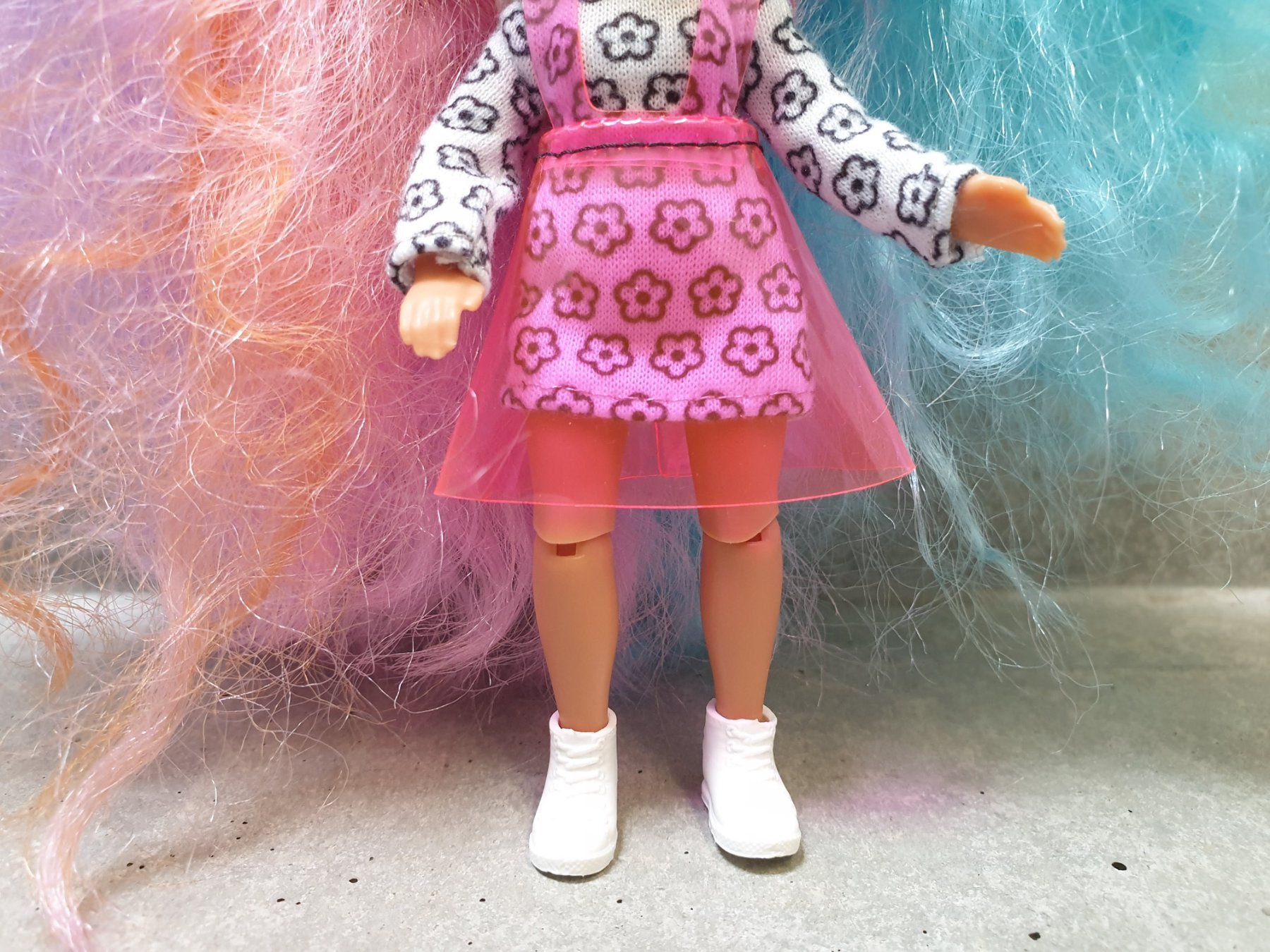 Bambole: Poupée Barbie Extra Mini, cheveux arc-en-ciel – Usato da Fribourg venduto da fripons 2