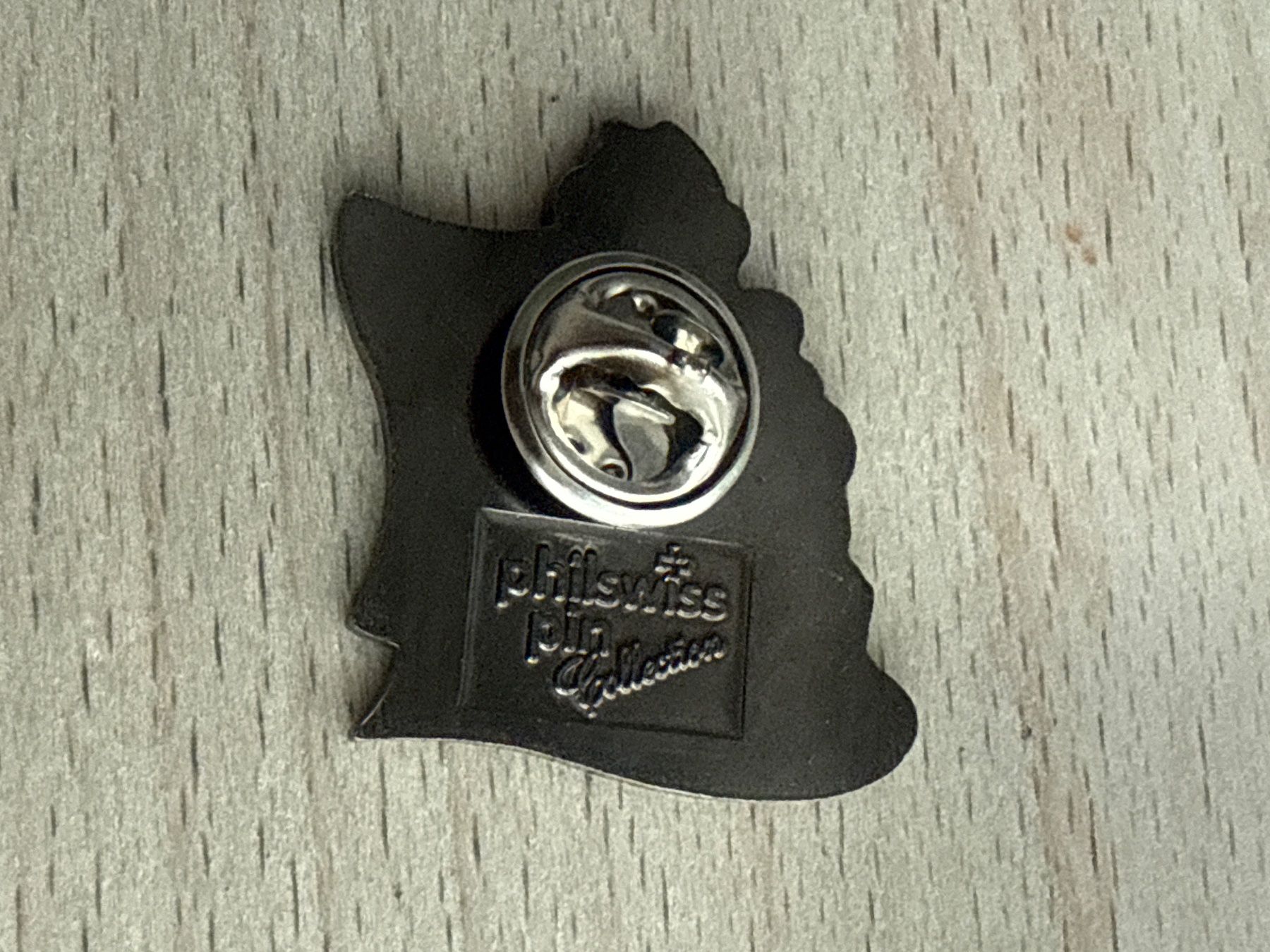 Placchette & Badge: Pin TRACHT Baselland – Usato da Glattbrugg venduto da Schweigmatt 1