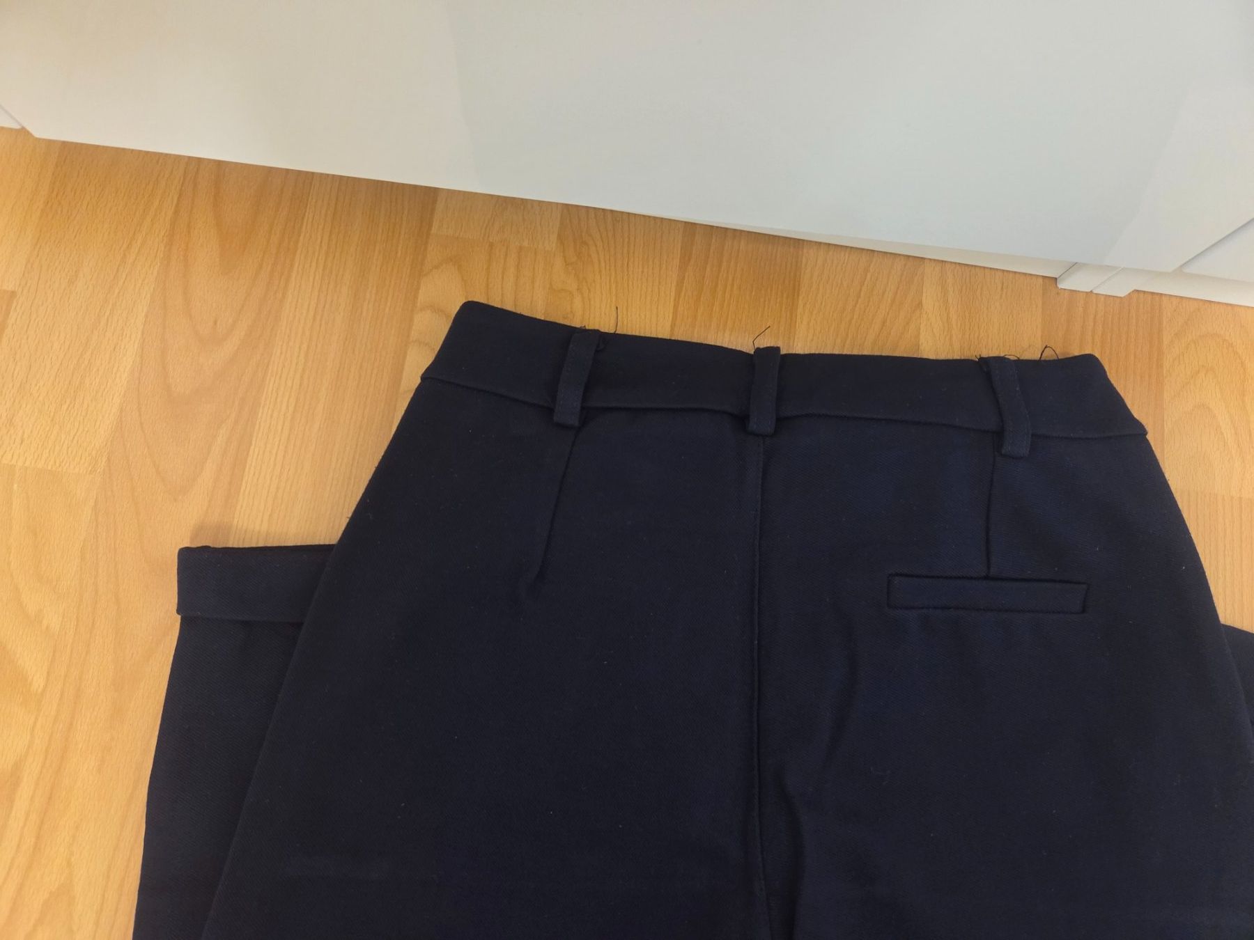 Pantaloni: bequeme Hose, 2 Paar – Usato da Wiesendangen venduto da Sinhuk 3