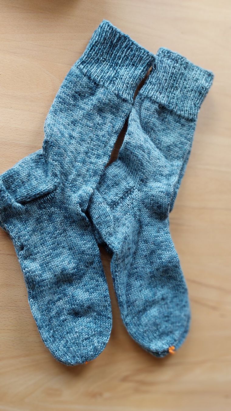 Calze: 2 Paar Socken Handgestrickt – Nuovo (secondo la descrizione) da Hunzenschwil venduto da jac_rwn7