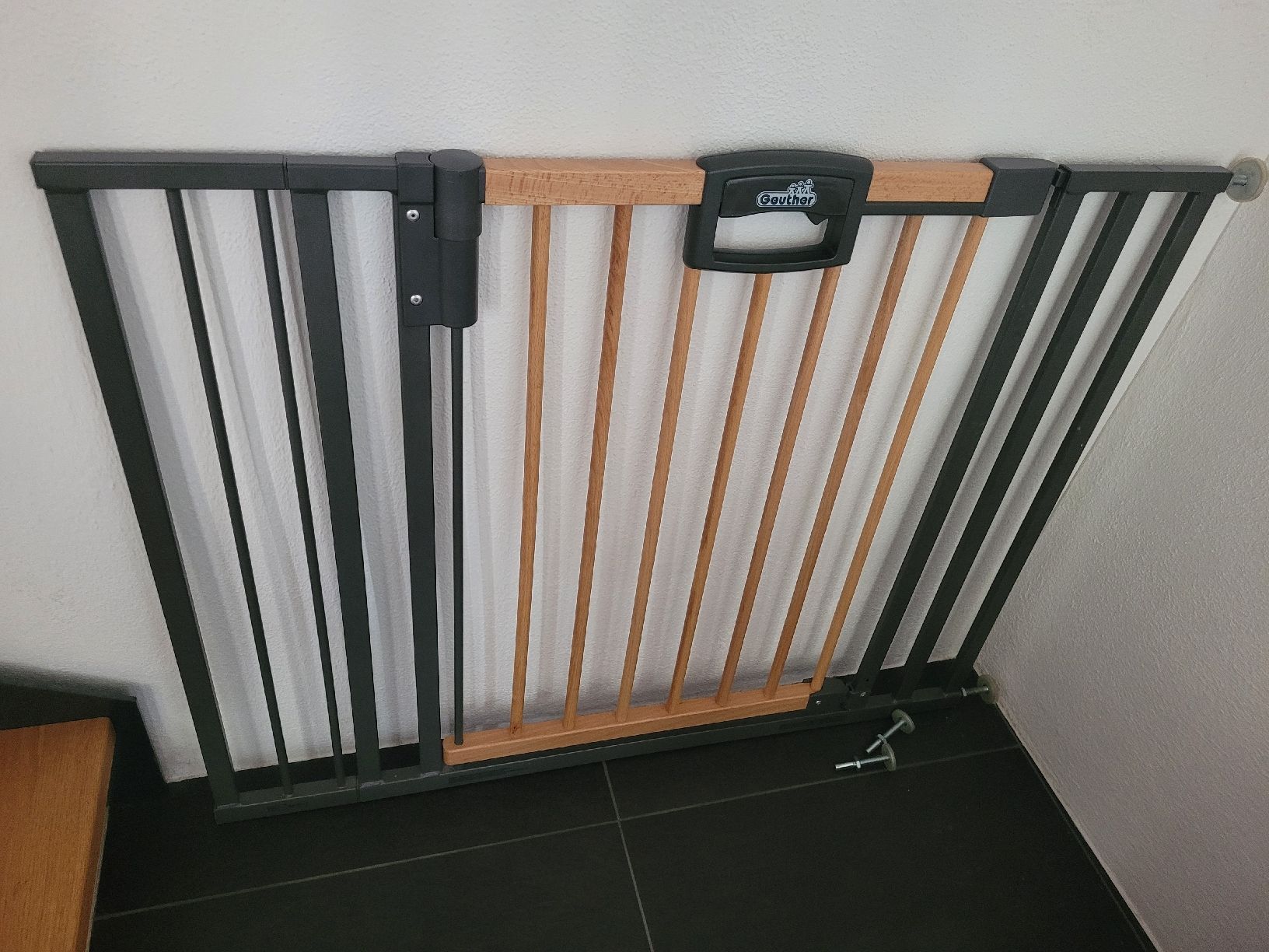 Tutto per la sicurezza: 2 x Treppeschutzgitter Geuther Breite ca 76-112cm einstellb – Usato da Schlattingen venduto da elfuntiko