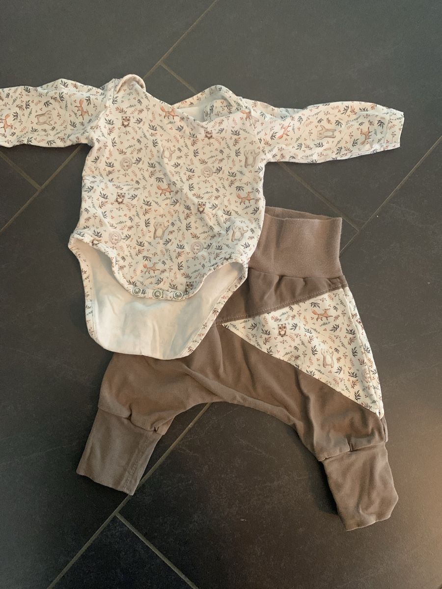 Lotti & Set di vestiti: Süsses Baby Set, Grösse 62, mit Waldtieren – Usato da Unterägeri venduto da Globi8634