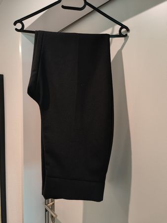 Elegante, schwarze Stoffhose - zeitloser Klassiker, Gr. 40