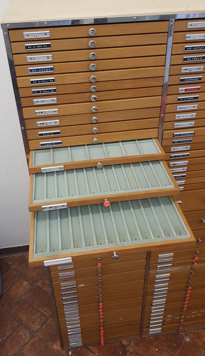Sistemi di archiviazione: Schmuck Schublade Sortierstation – Usato da Thalwil venduto da Designer50 4