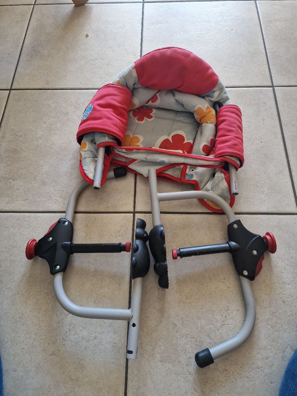 Chicco Seggioloni: Babysitz, muss am Tisch fixiert werden – Usato da Neuenhof venduto da mi_03