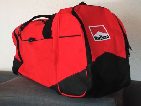Sac de sport Marlboro vintage rouge et noir, 1990.'s