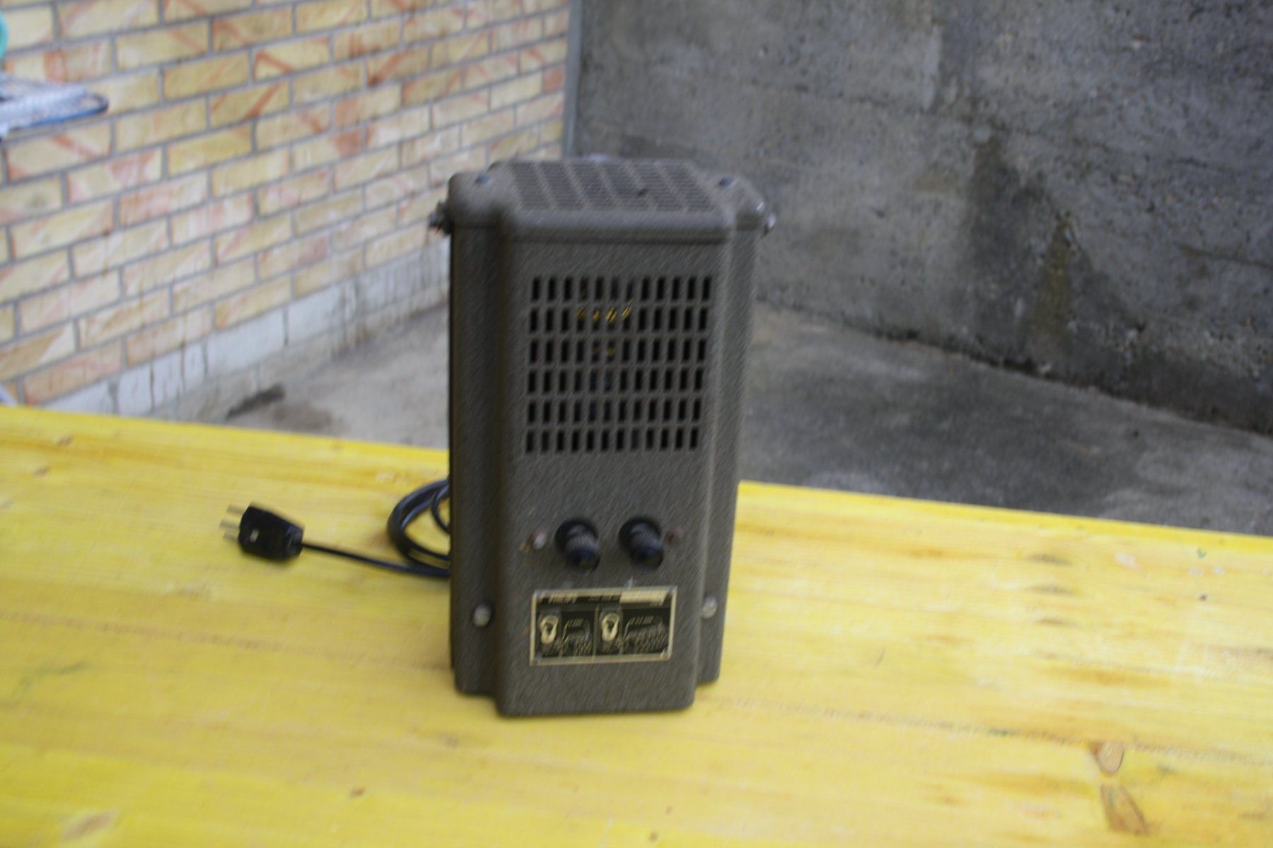 Philips Ladegeräte: BATTERIELADEGERÄT PHILIPS VINTAGE ODER ANTIK – Gebraucht aus Wauwil von Pneuedy 3