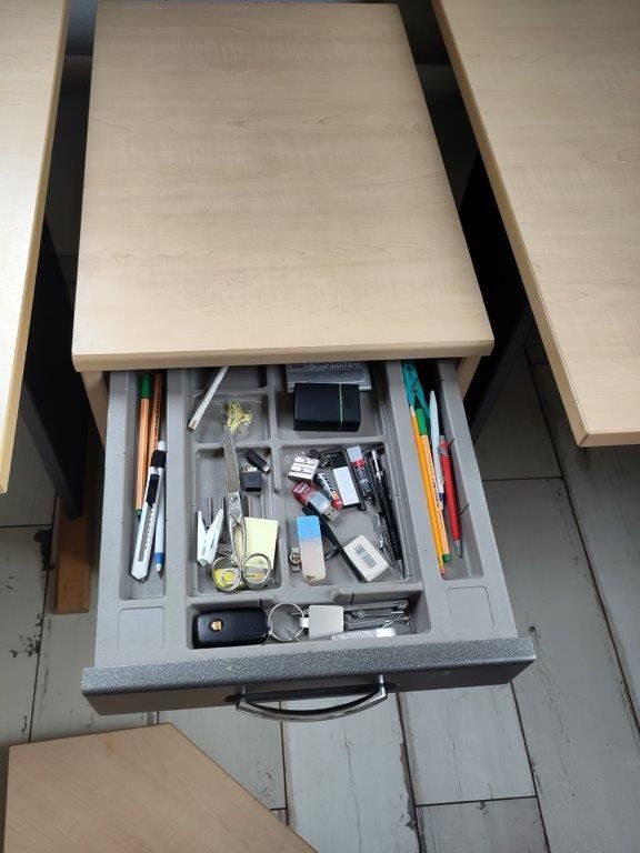Schreibtische: Büromöbel Set mit Eckschreibtisch, Schrank, Rollcontainer... – Gebraucht aus Diessenhofen von bos_6g9n 2