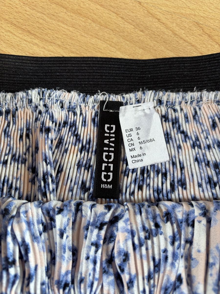 H&M Gonne: H&M Divided Mini Rock, Grösse 36, Blumenmuster, Sommer – Usato da Dielsdorf venduto da zumba93 2