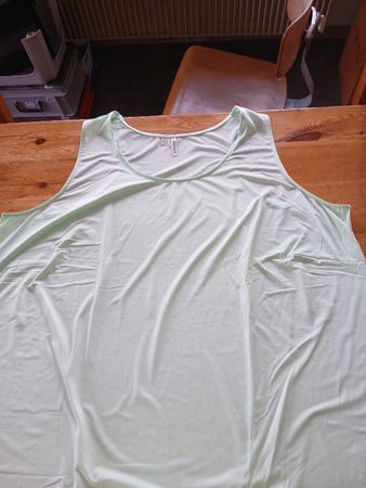 1 the shirt neuf pour dames.Taille 56/58
