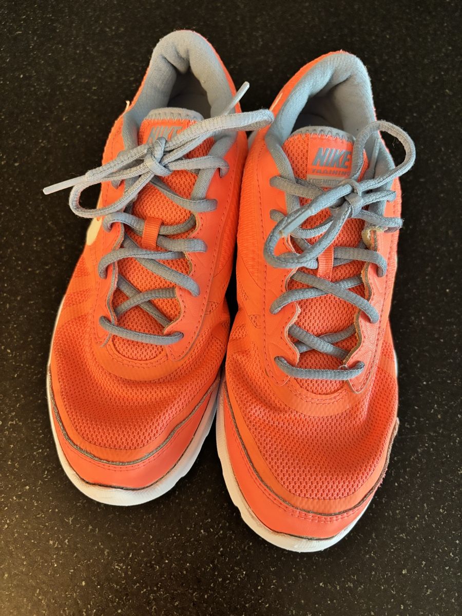 Nike Chaussures femmes: Nike Turnschuhe  – D'occasion à Muhen par Claudi1985 1