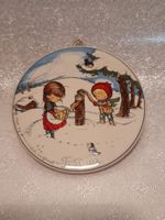 Miniaturteller Joan Walsh Anglund Februar Winterkinder