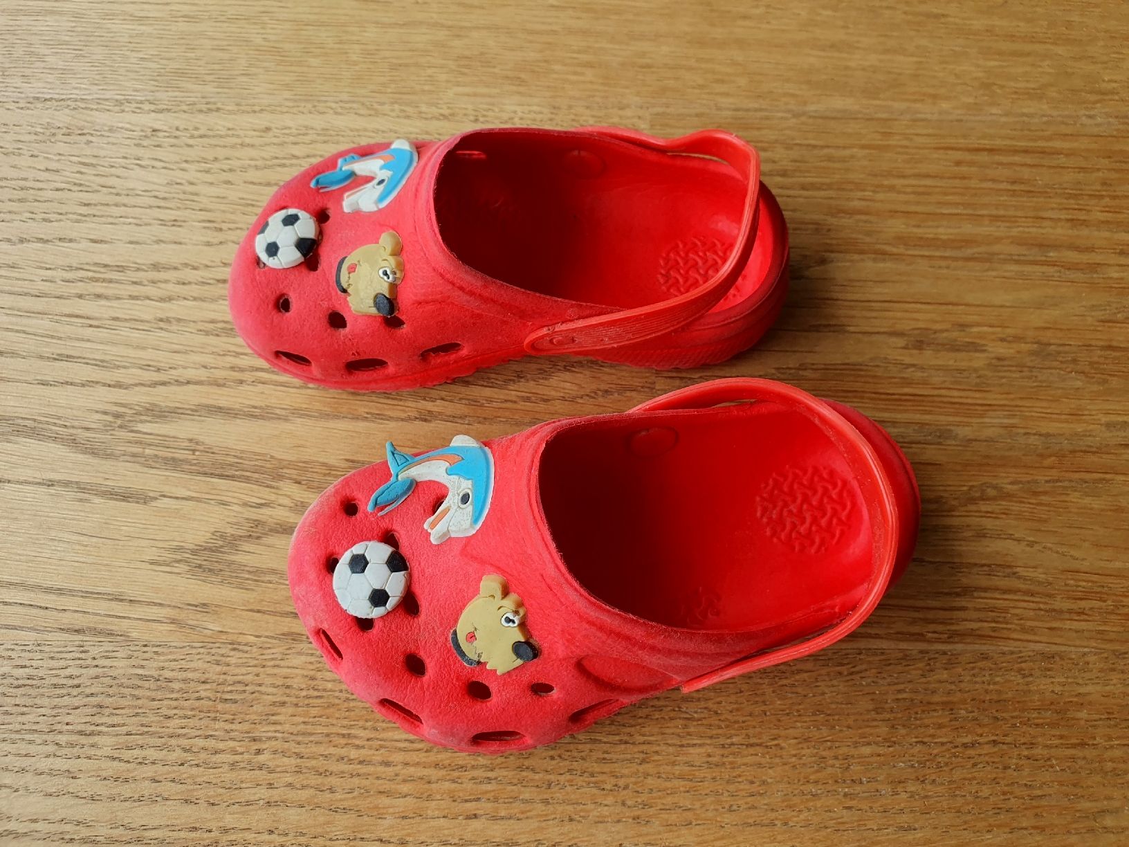 Scarpe per ragazzi: Plastik Schuhe Gr. 19/20 – Usato da Villars-sur-Glâne venduto da richardette