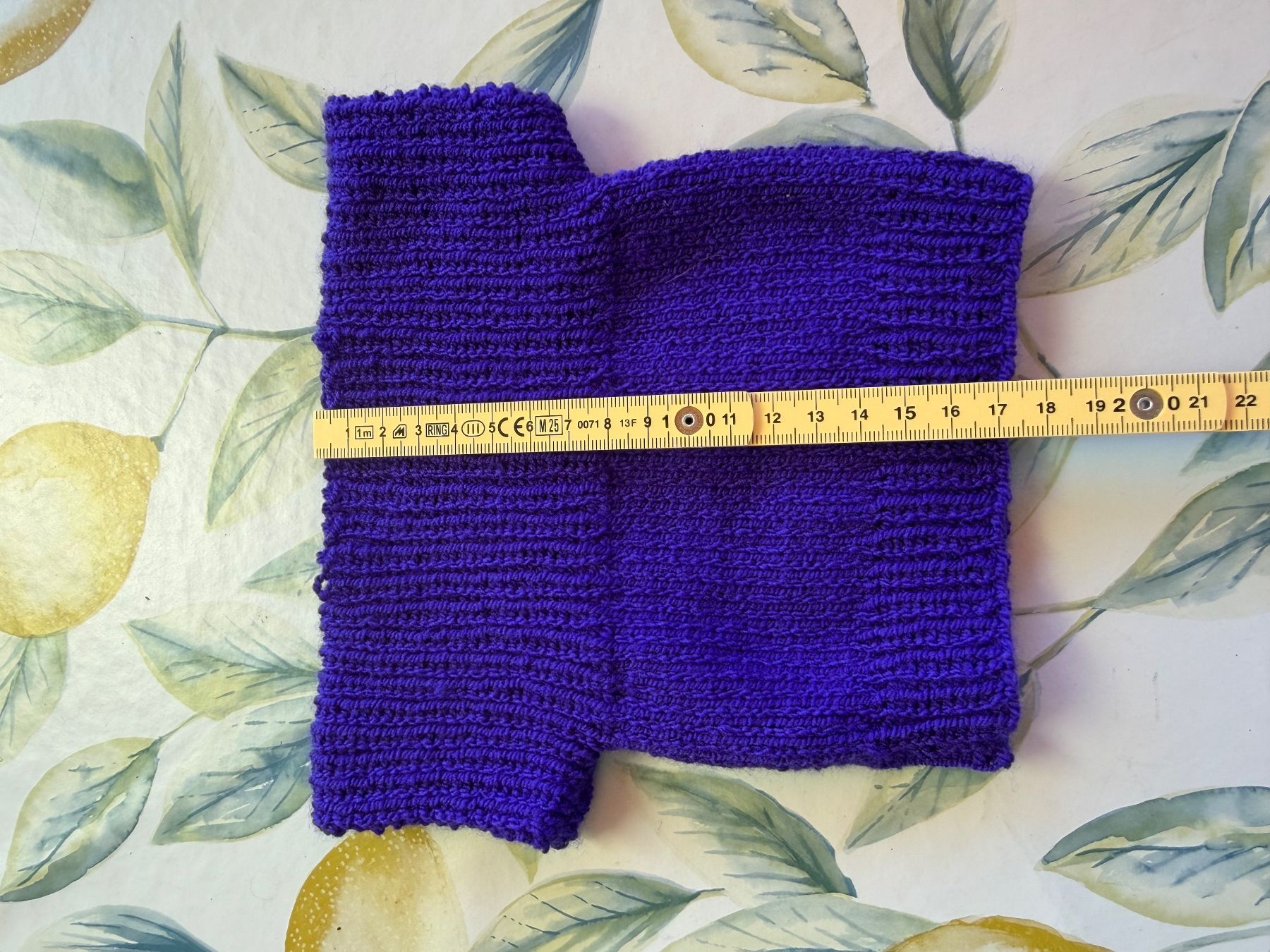 Poupées: Blauvioletter elastischer Strick Pullover, 17cm (40cm Puppe) – Neuf (Voir description) à Egg b. Zürich par Mogli93 2
