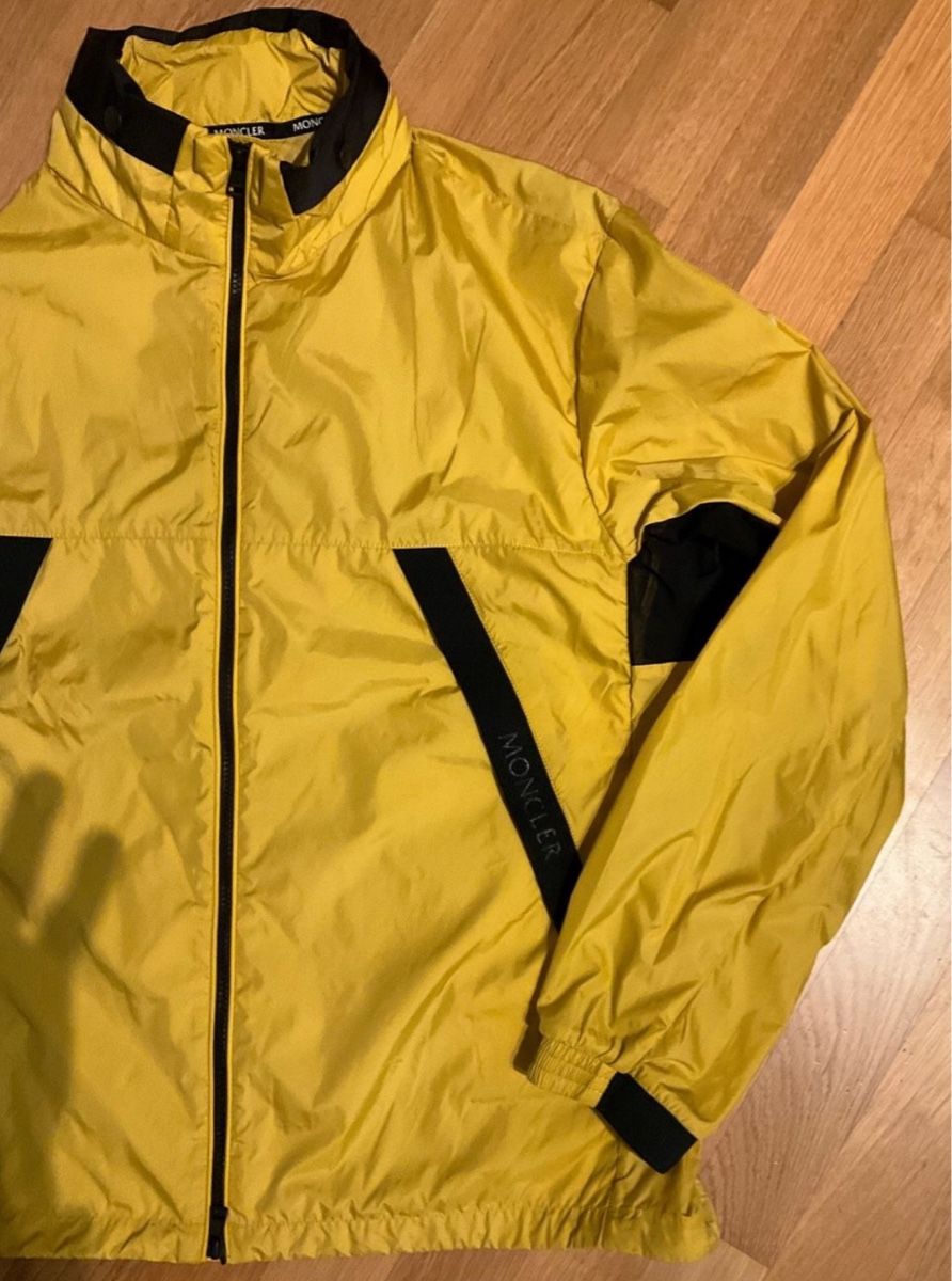 Moncler Giacche: Coole Moncler Jacke – Usato da Niedergösgen venduto da Lifestyle-85 5
