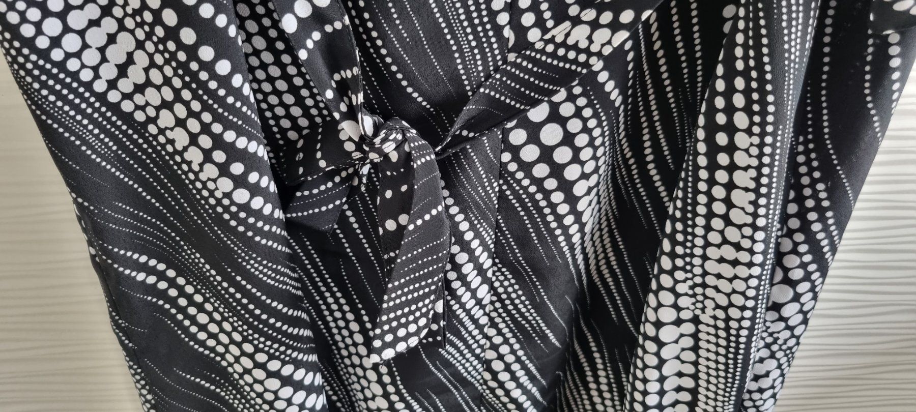 Vestiti: Langes Kleid schwarz/weiss gr.50 – Usato da Grossdietwil venduto da GNOM313 4