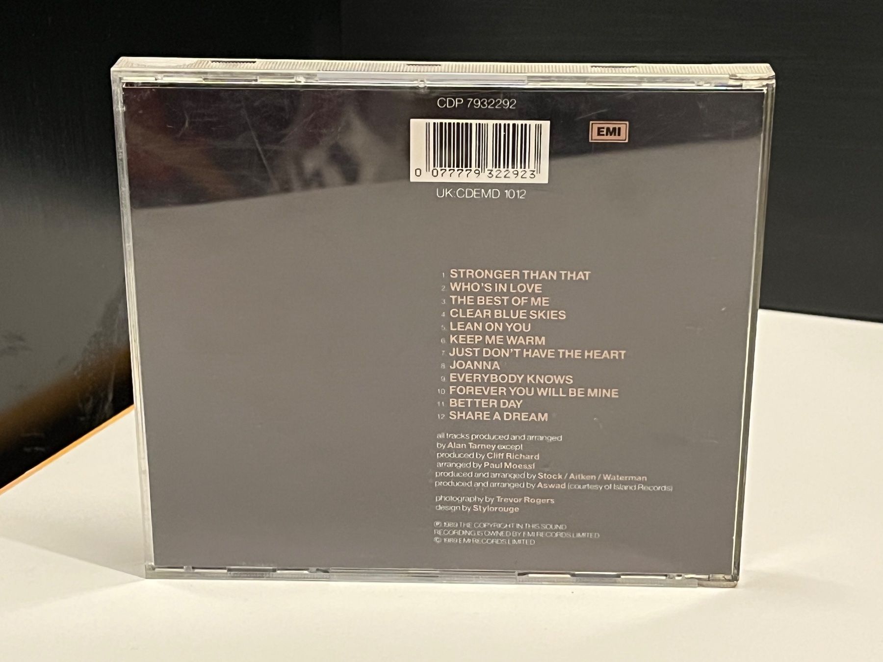 CD: Cliff Richard - Stronger - RA11B – Usato da Küsnacht ZH venduto da Jazztilldawn 1