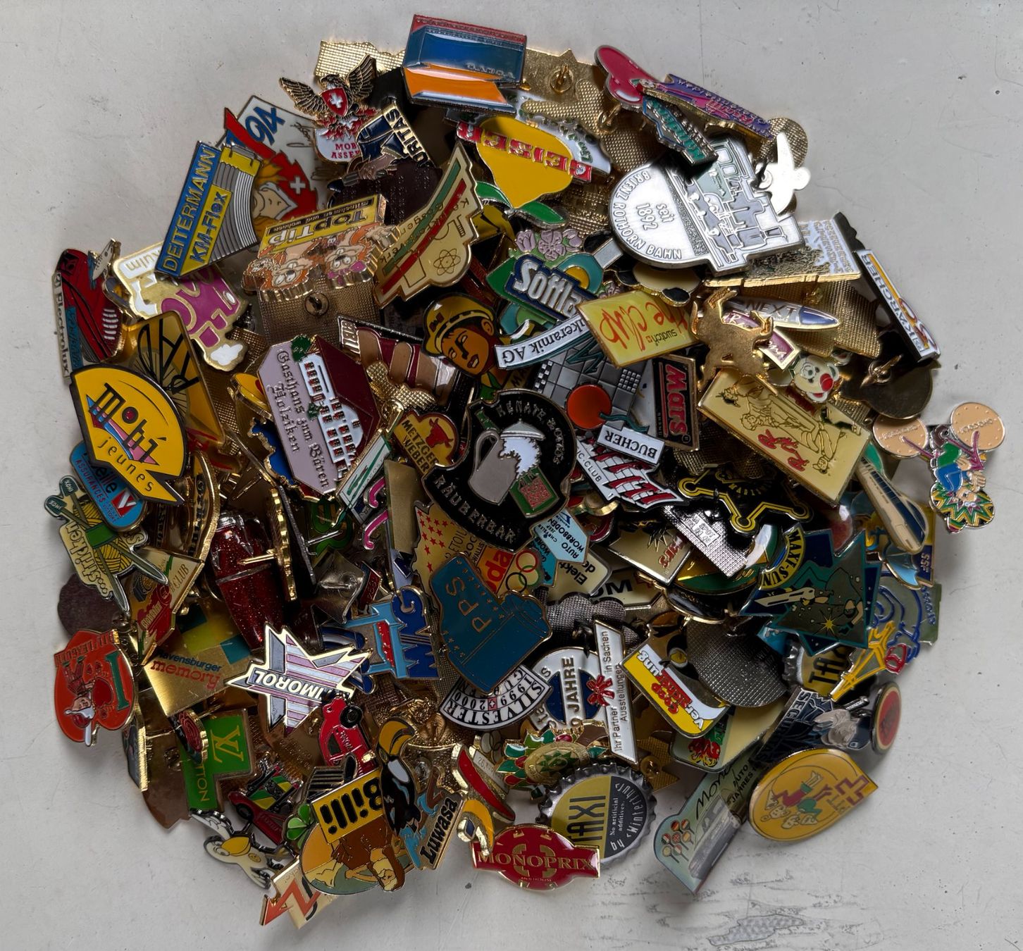 Placchette & Badge: KONVOLUT PIN – Usato da Ostermundigen venduto da crazy-horse-1840