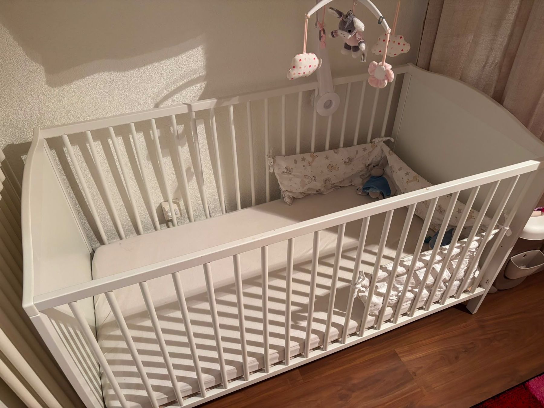 Ikea Betten: Lit bébé avec matelas – Gebraucht aus Lausanne von JanVend