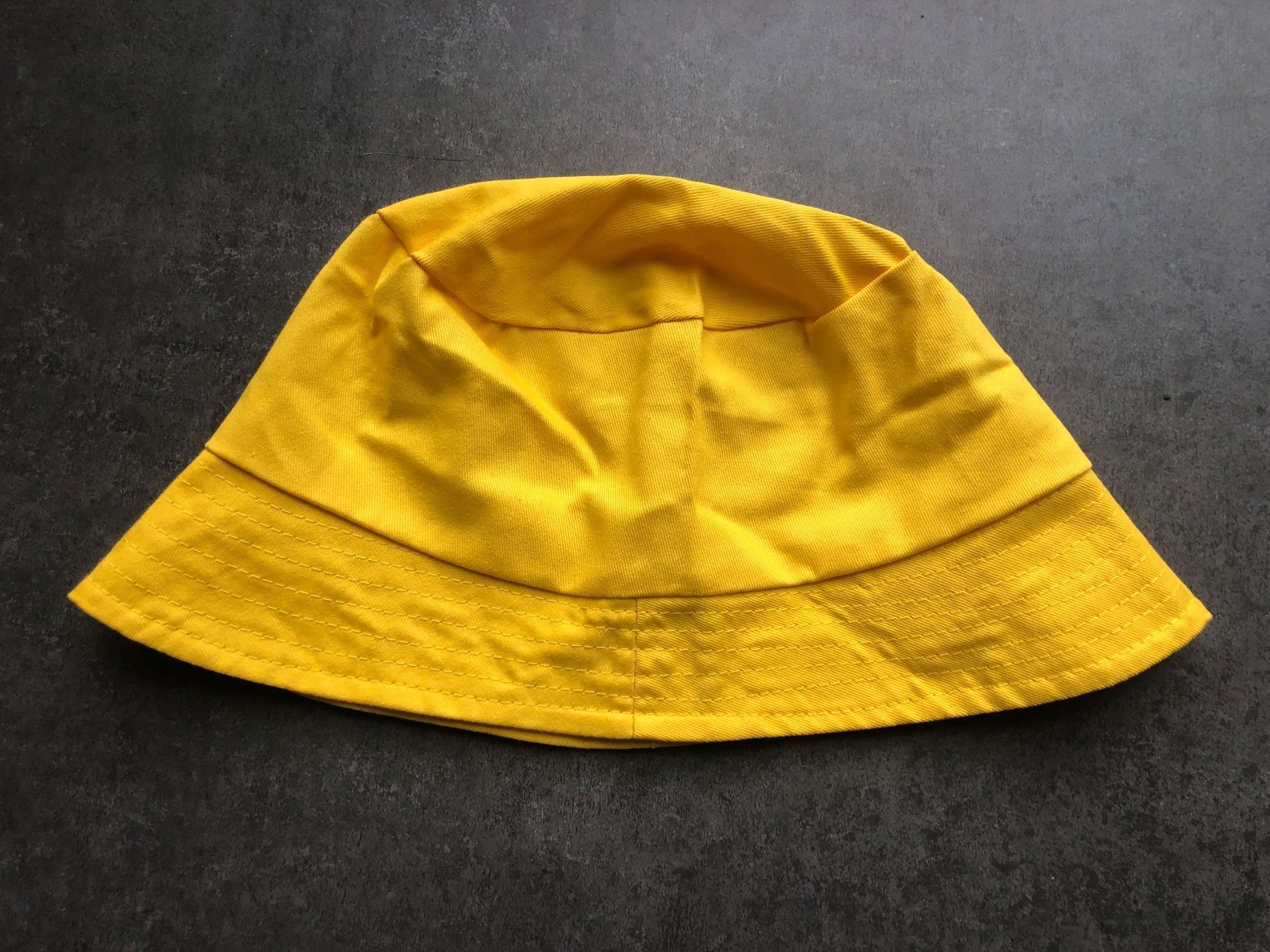 Copricapi, berretti & cappellini: Sonnenhut, gelb, One Size – Nuovo e nell'imballaggio originale da Wettingen venduto da Chnoelleli