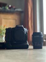 Canon EOS 90D Spiegelreflexkamera mit Akkugriff top Zustand