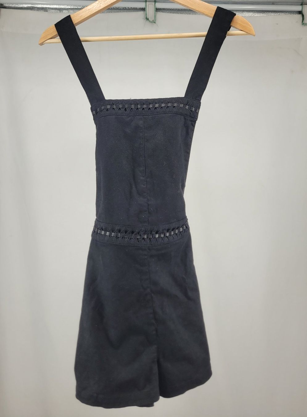 H&M Vestiti: DIVIDED H&M Salopette short noire – Usato da Lausanne venduto da PlusValue_Lausanne