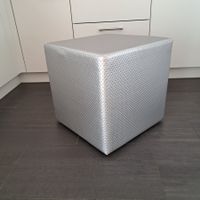Neuer quadratischer Hocker silber-grau