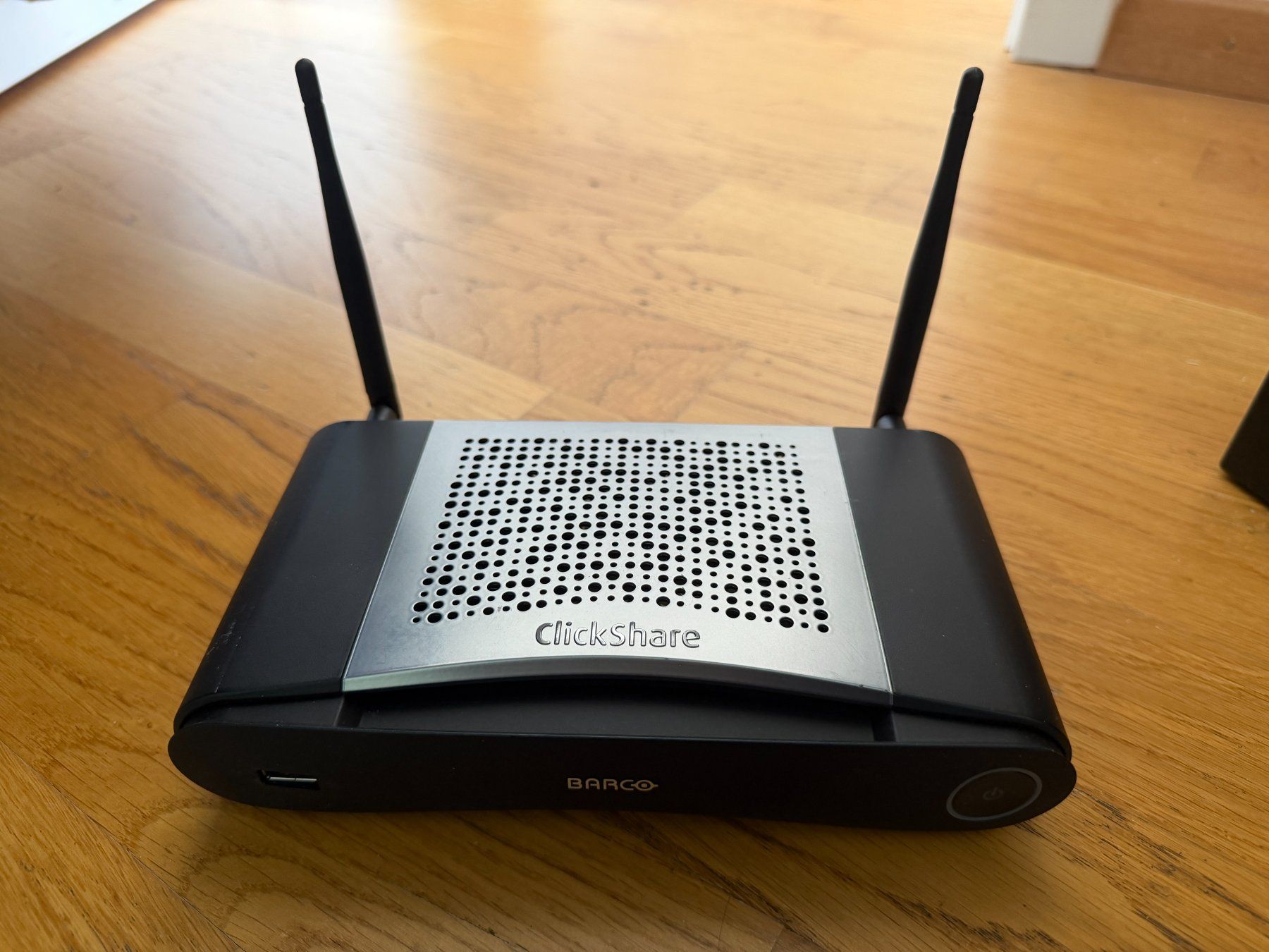 Systèmes audio & multimédias: Système de présentation Barco ClickShare CSE-200 – D'occasion à Founex par HoppSuisse59 1