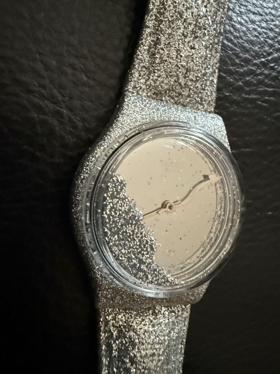Swatch Uhren: Swatch Uhr mit Glitzer Armbanduhr – Gebraucht aus Goldach von Donpancho 1