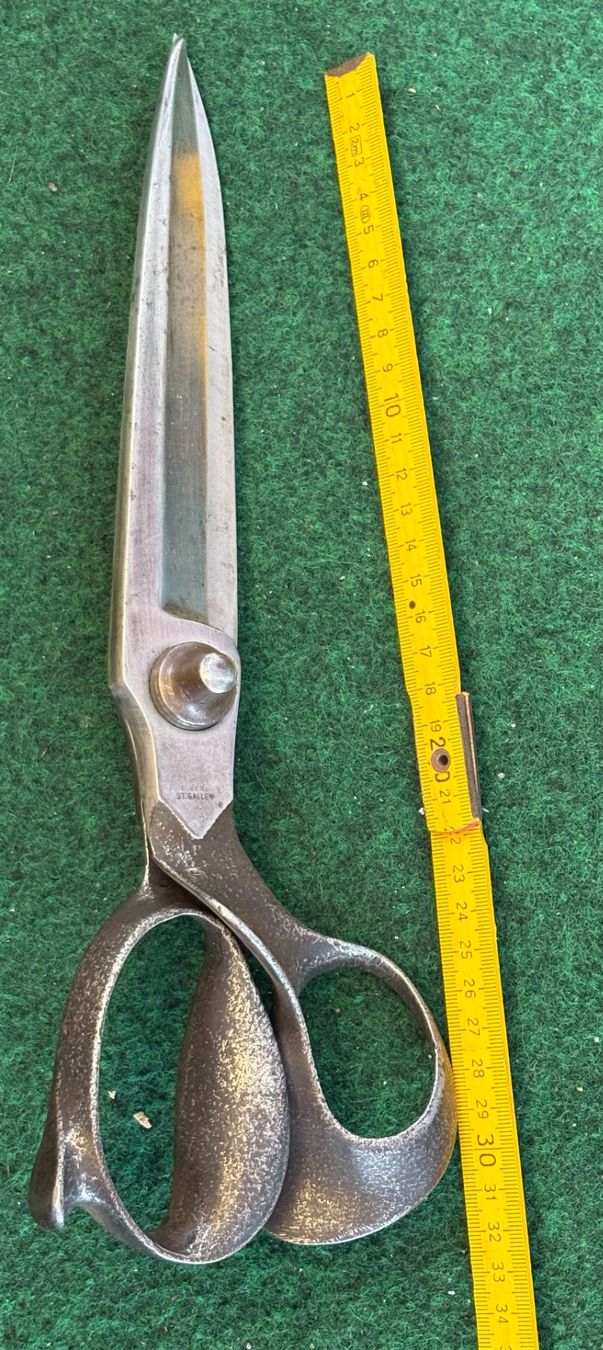 Tutti gli attrezzi: ANTIKE SCHERE 30CM LANG & 842GR SCHWER – Usato da Ostermundigen venduto da wini63 8