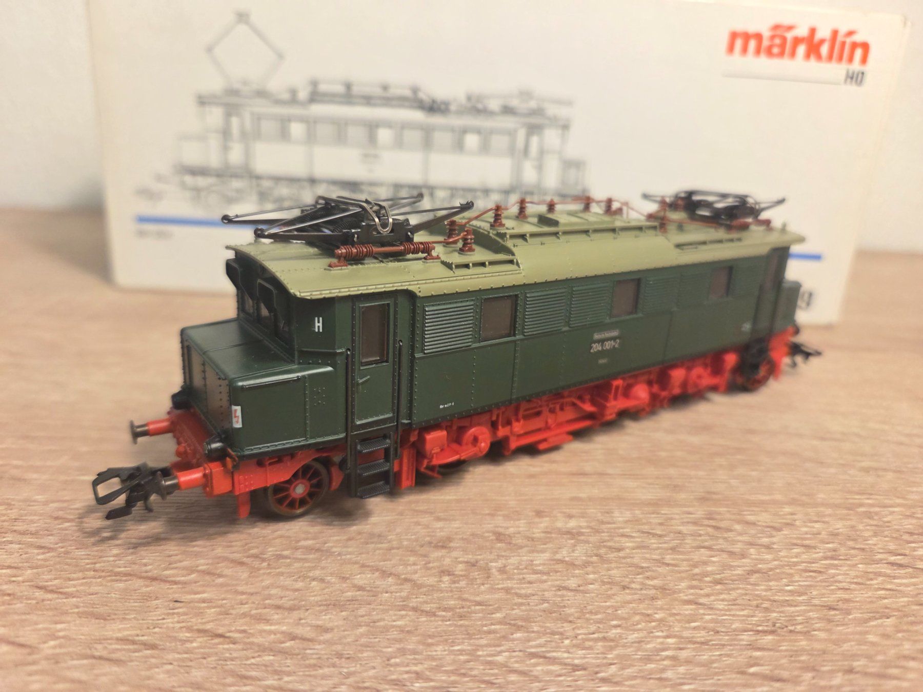 Märklin Modellini di ferrovie: Märklin 3449 E-Lok BR 204 DB H0 – Nuovo e nell'imballaggio originale da St-Aubin-Sauges venduto da Lo_Go 2