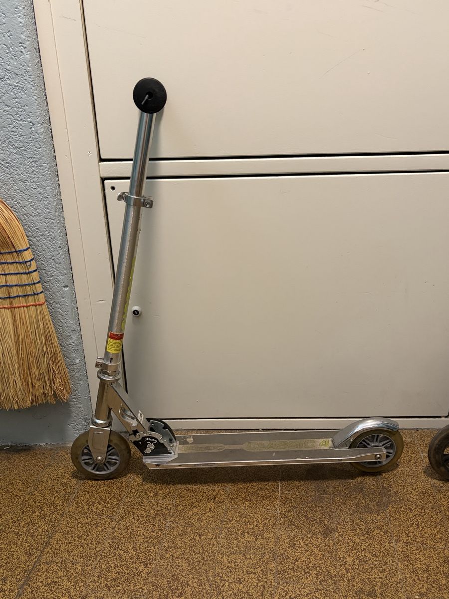 Kickboard: Kickboard – Gebraucht aus Zürich von papagella