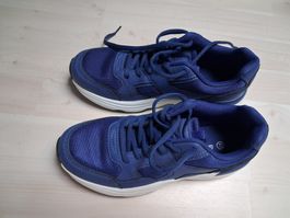 TURNSCHUH NEU 37