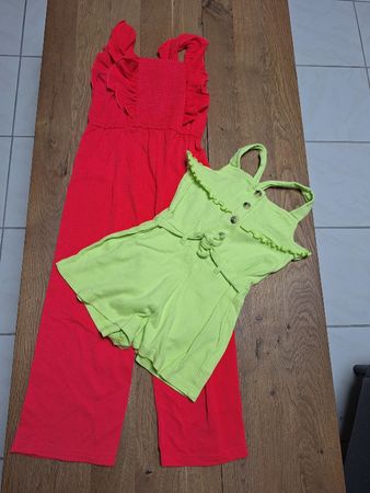 Sommer Set: Roter Jumpsuit & Grüner Romper, Grösse 110 / 116