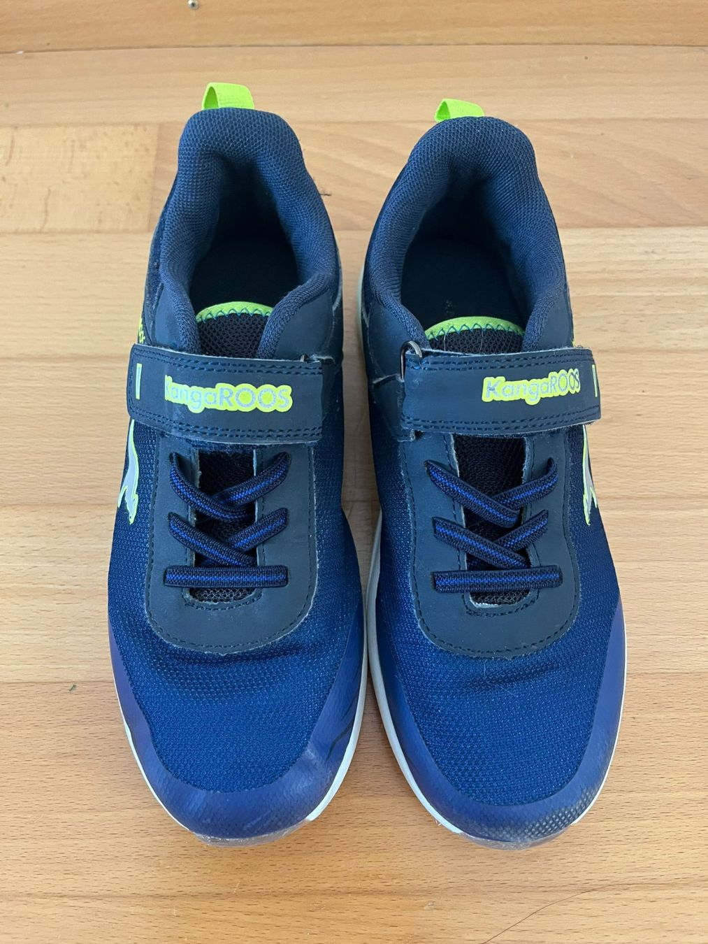 Chaussures garçon: KangaROOS Hallenschuhe Jungen Grösse 35 – D'occasion à Muttenz par Juvenile33 1